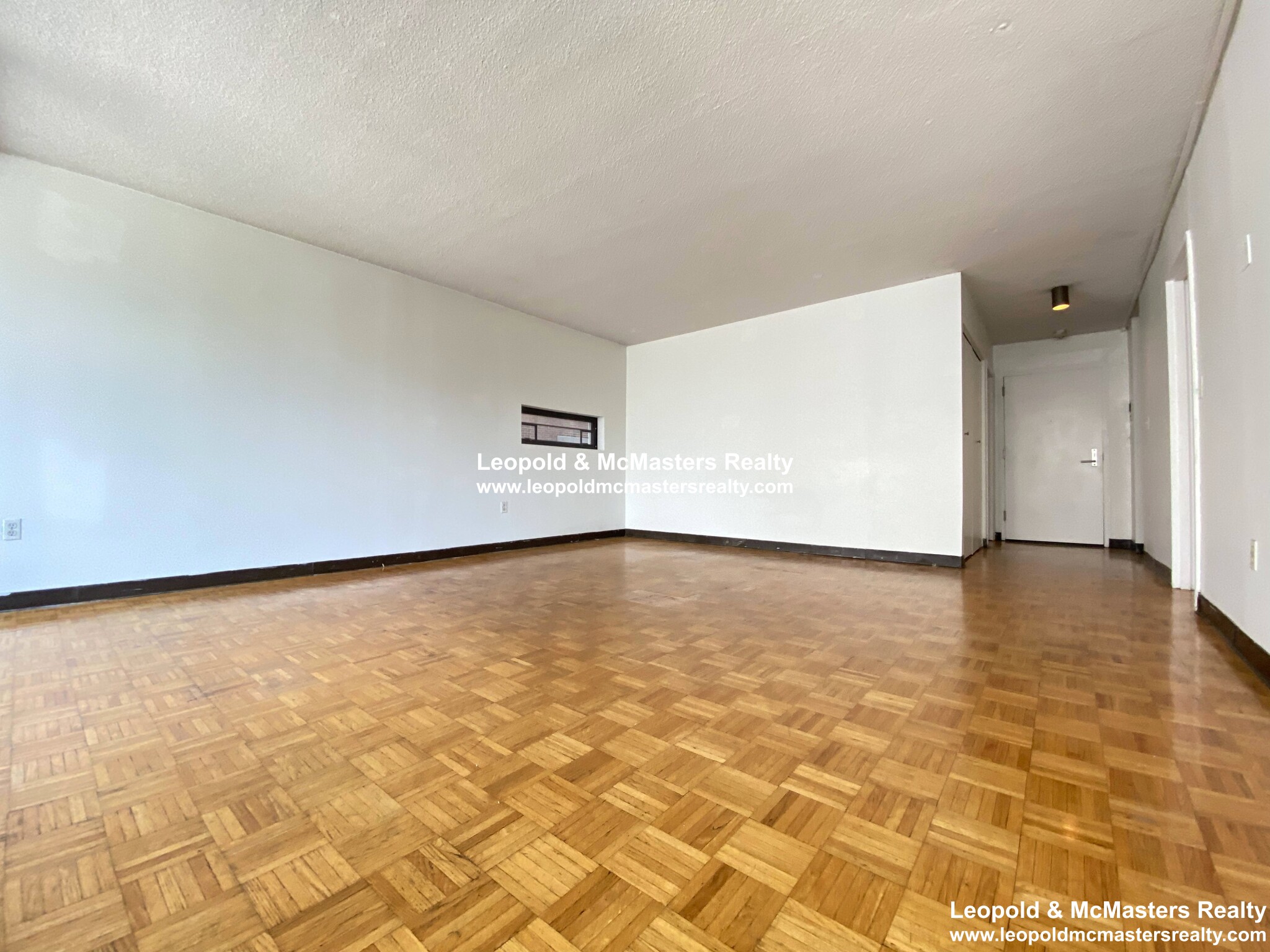 566 Commonwealth Ave, Fenway