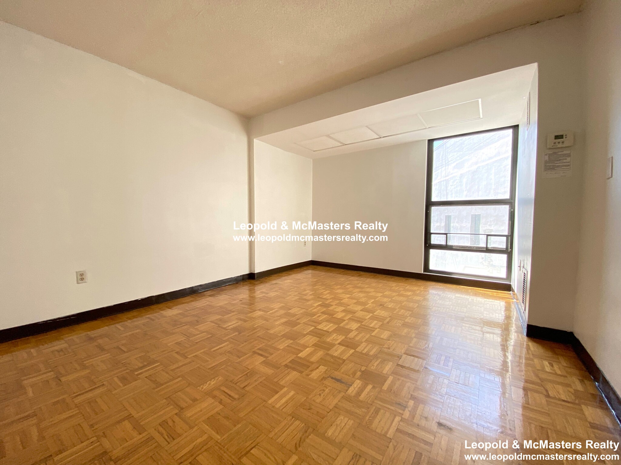 566 Commonwealth Ave, Fenway