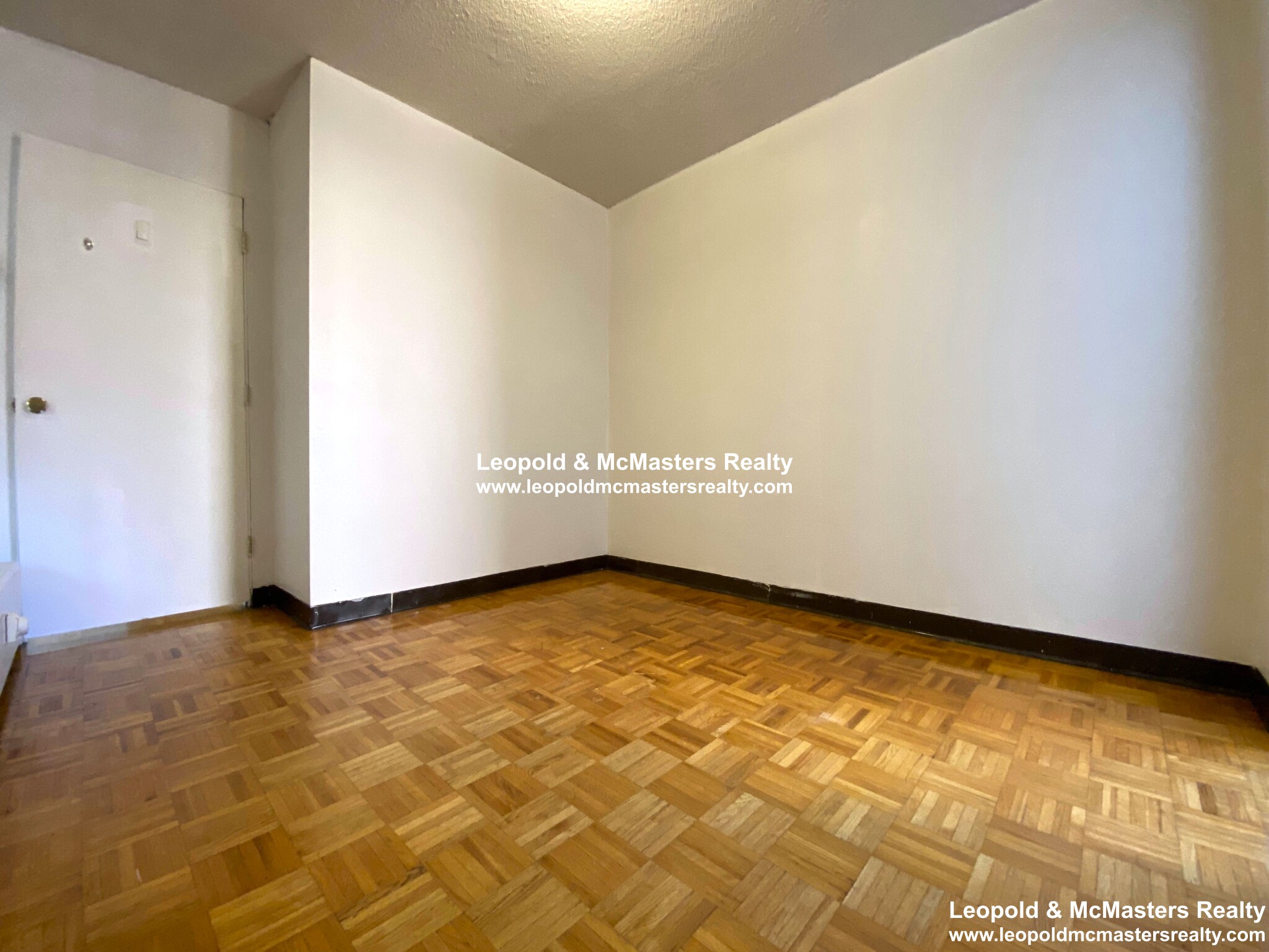 566 Commonwealth Ave, Fenway