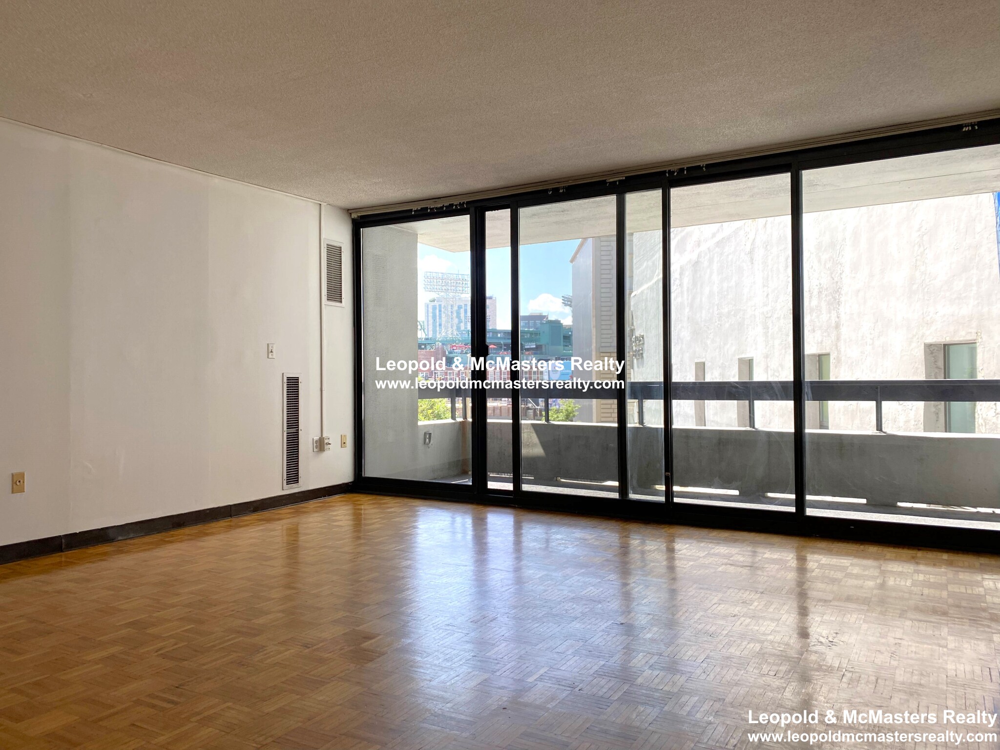 566 Commonwealth Ave, Fenway