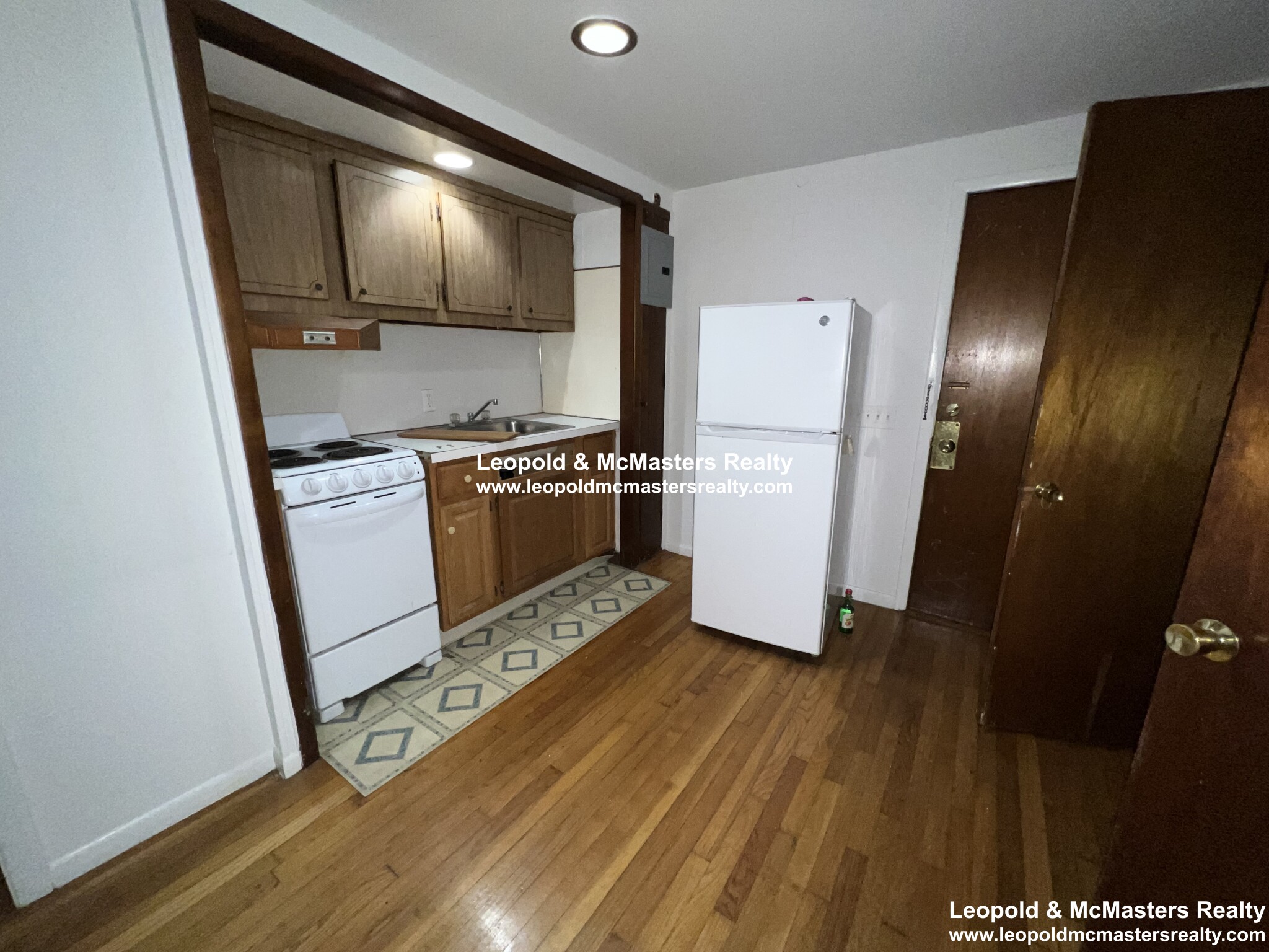 146 Oxford St, Ward Two