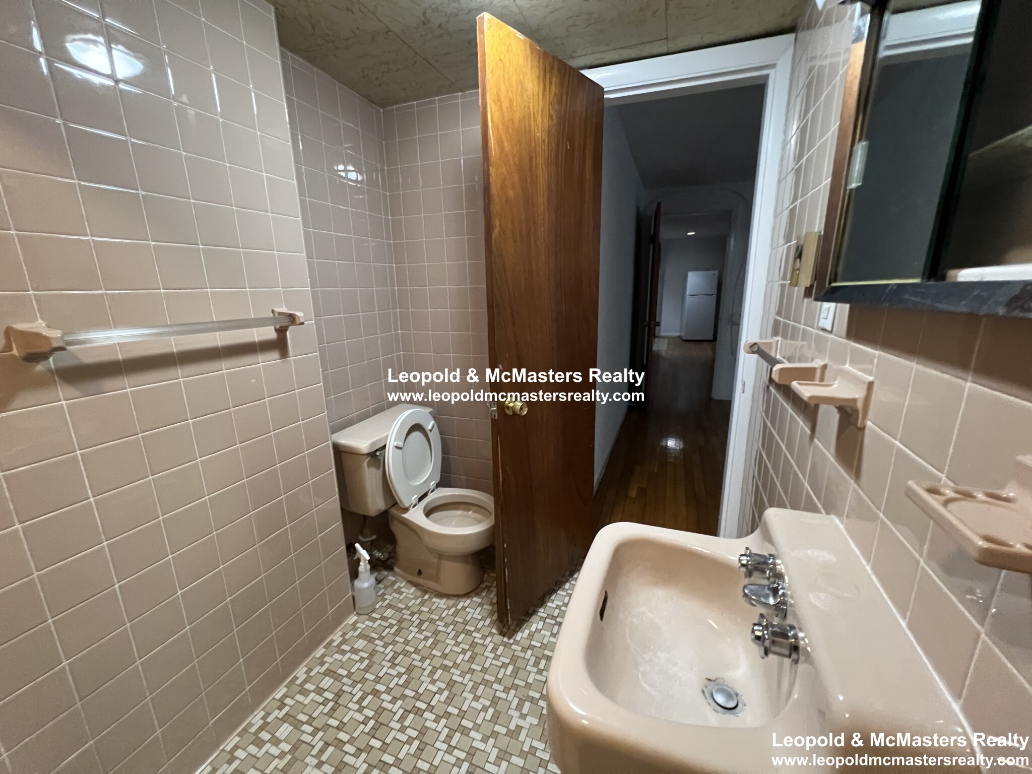 146 Oxford St, Ward Two