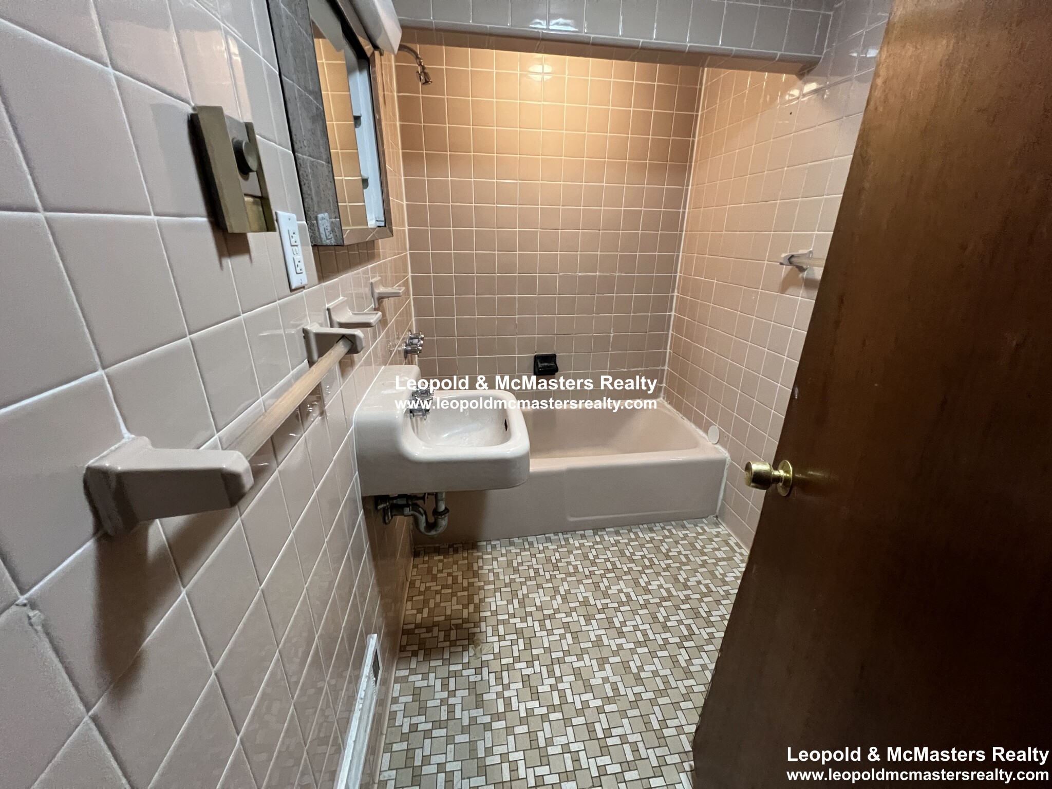 146 Oxford St, Ward Two