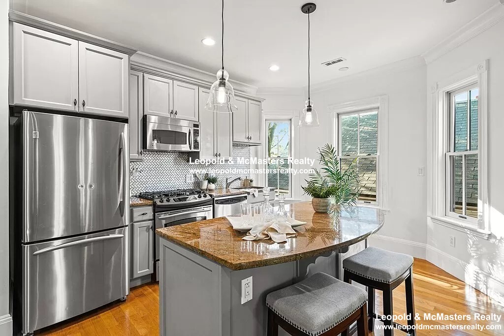 85 Elm St, Charlestown