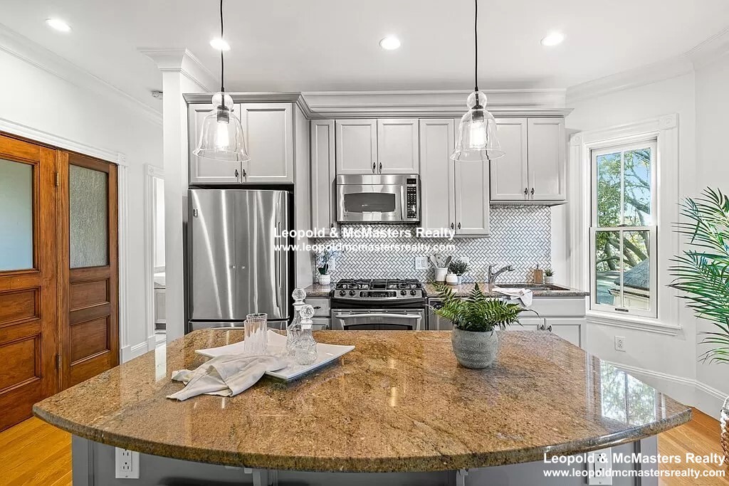 85 Elm St, Charlestown