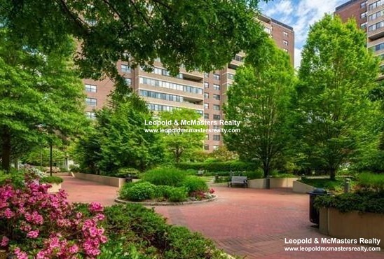 2 Hawthorne Pl, West End