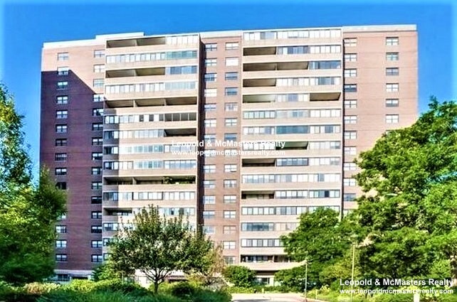 2 Hawthorne Pl, West End