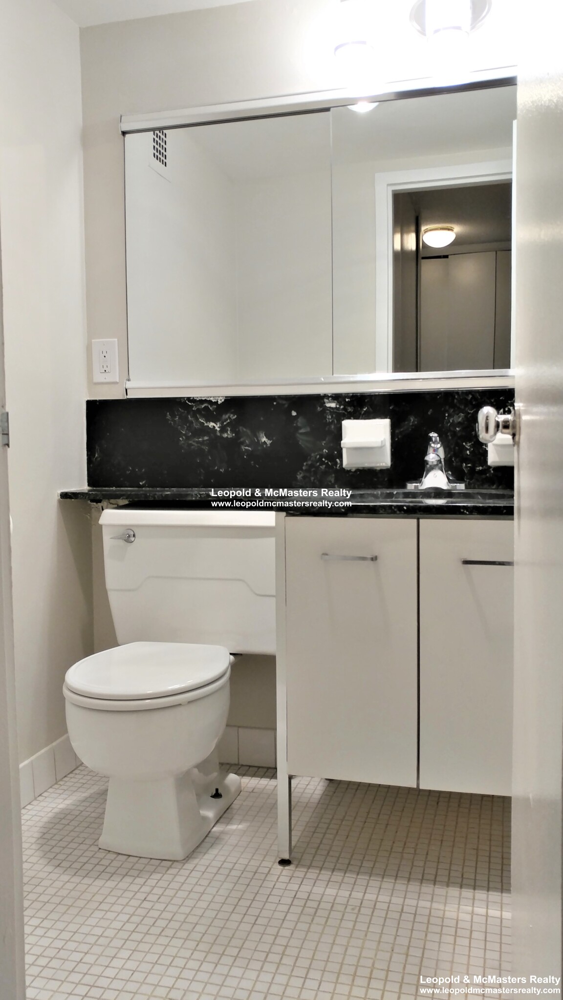 2 Hawthorne Pl, West End