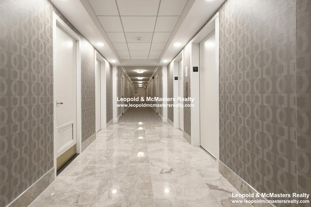 2 Hawthorne Pl, West End