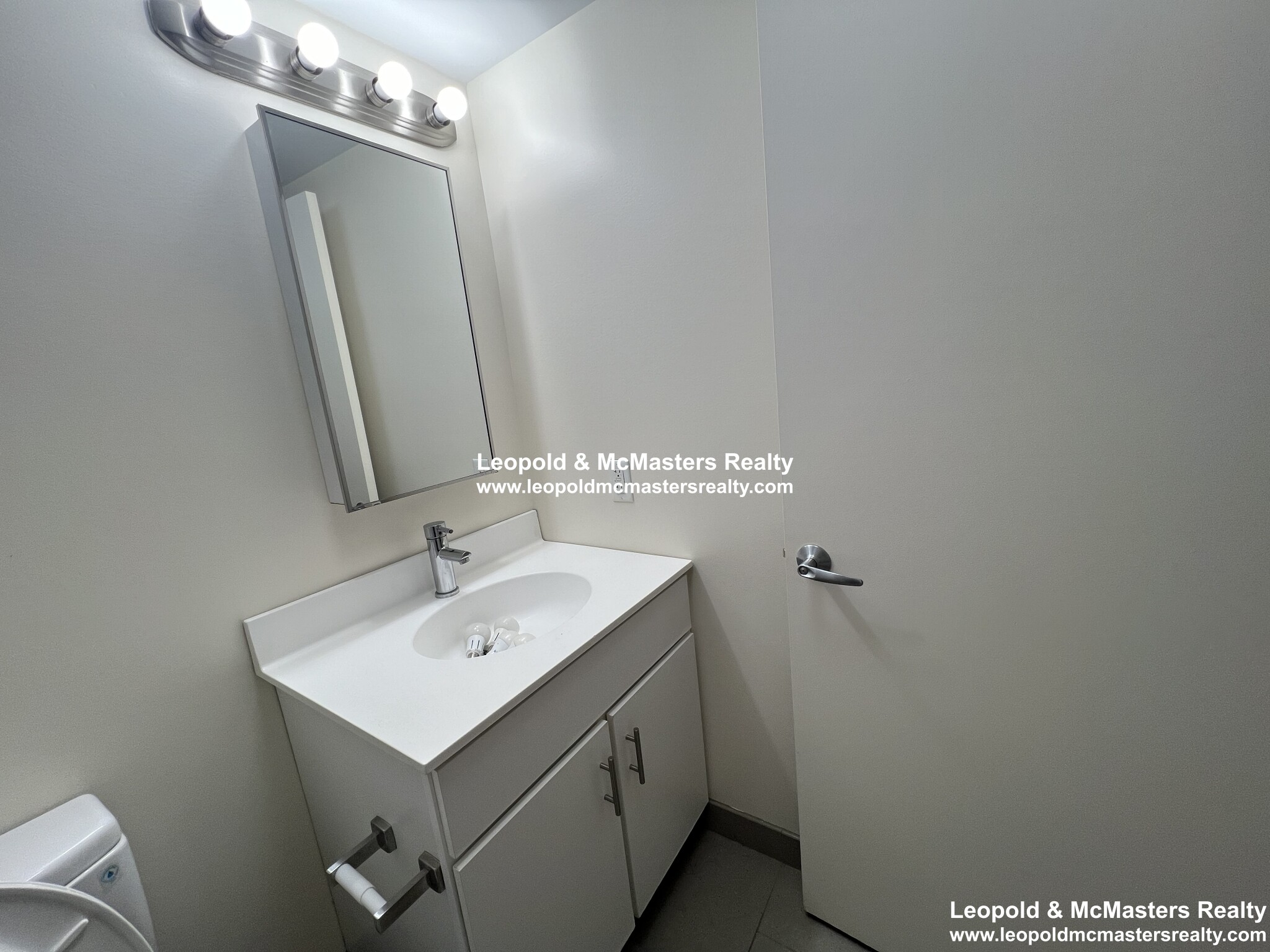 8 Winter St, Downtown