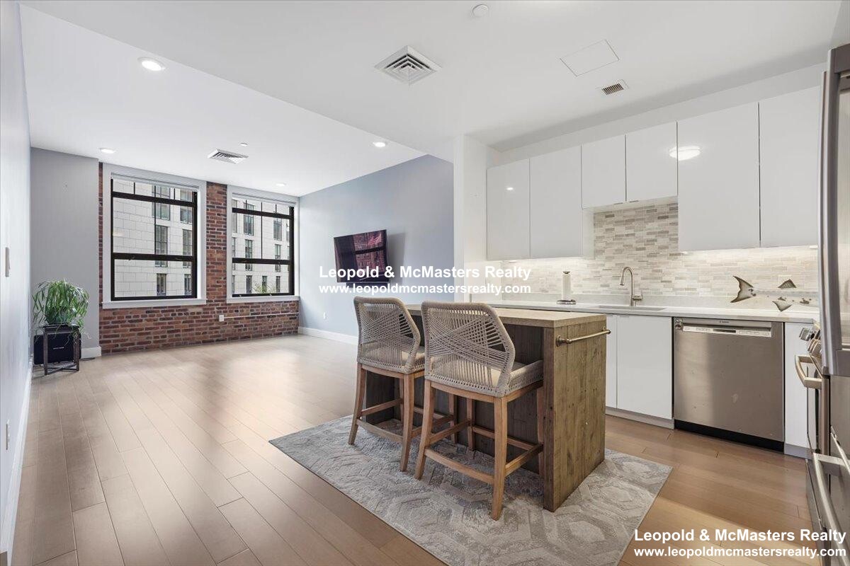 121 Portland St, West End