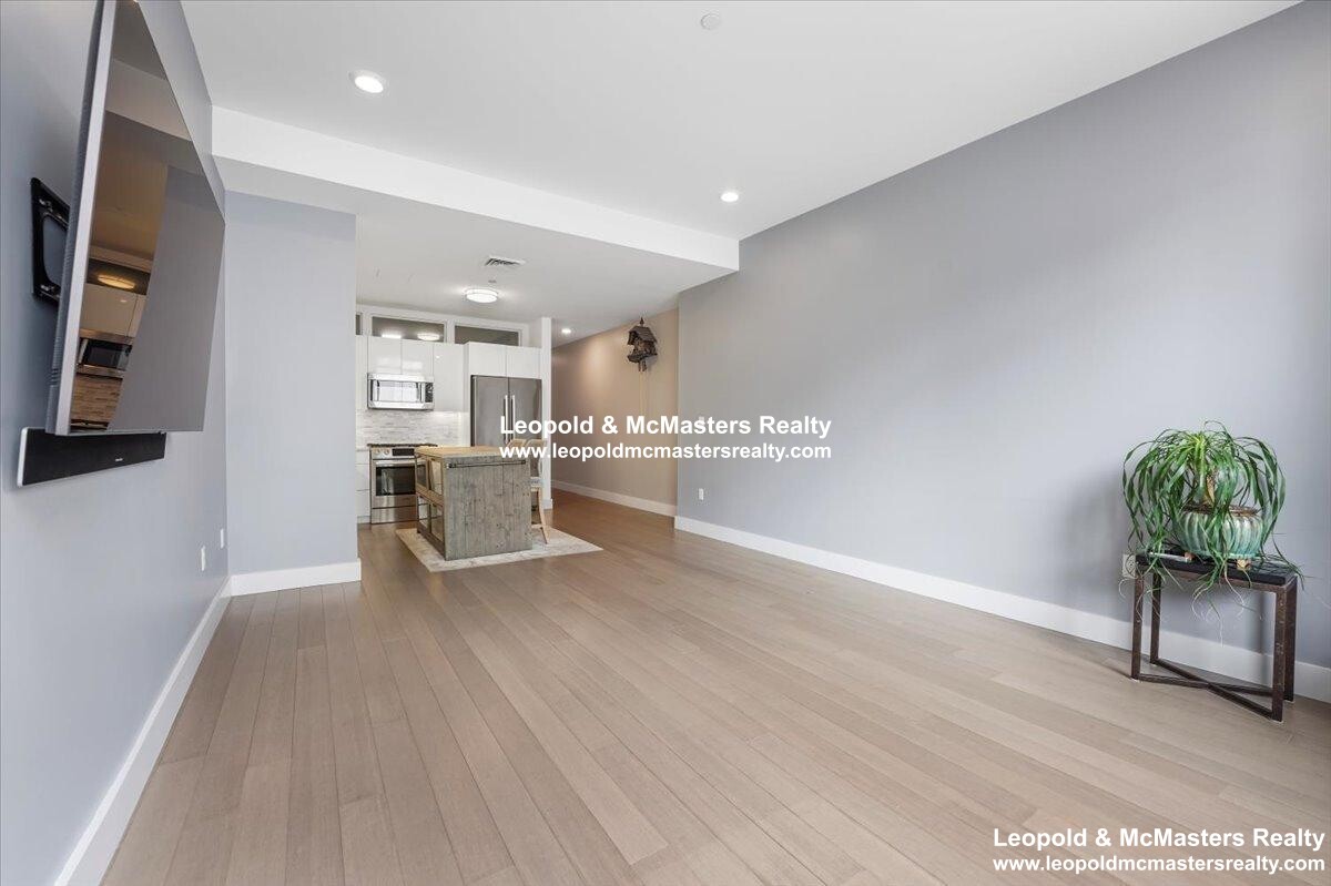 121 Portland St, West End