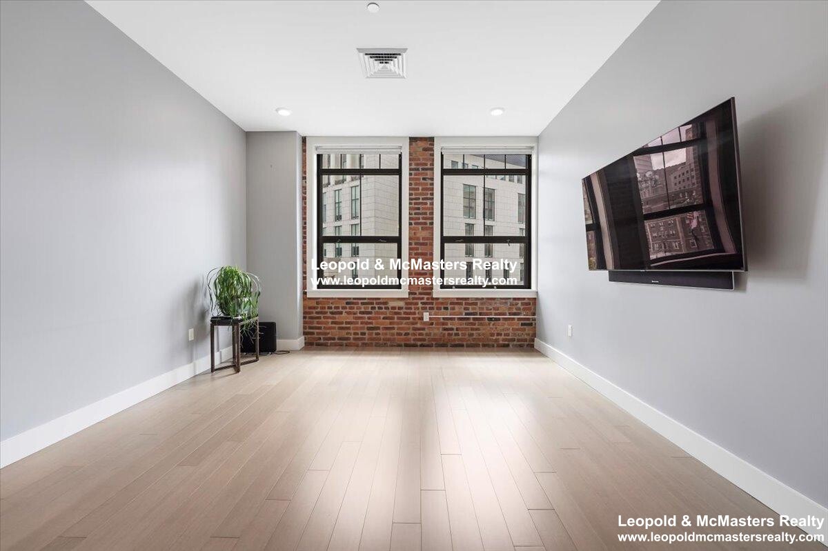 121 Portland St, West End