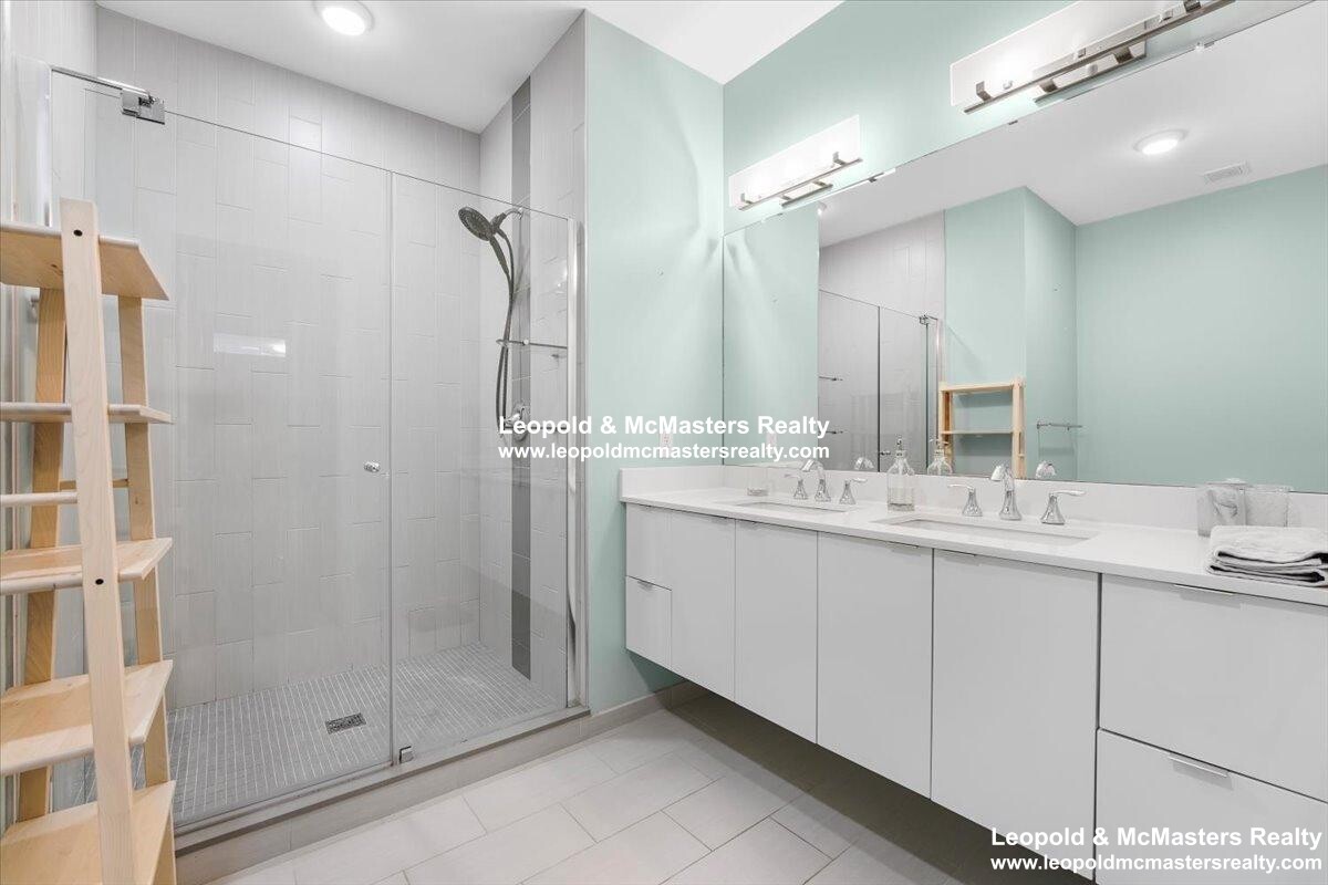 121 Portland St, West End