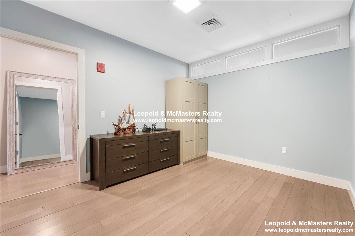 121 Portland St, West End