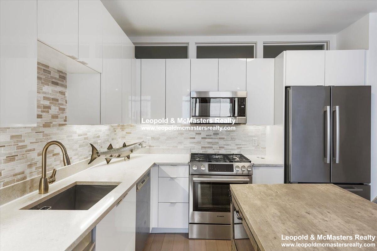 121 Portland St, West End