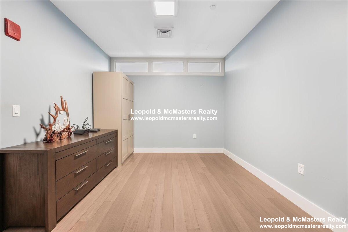 121 Portland St, West End