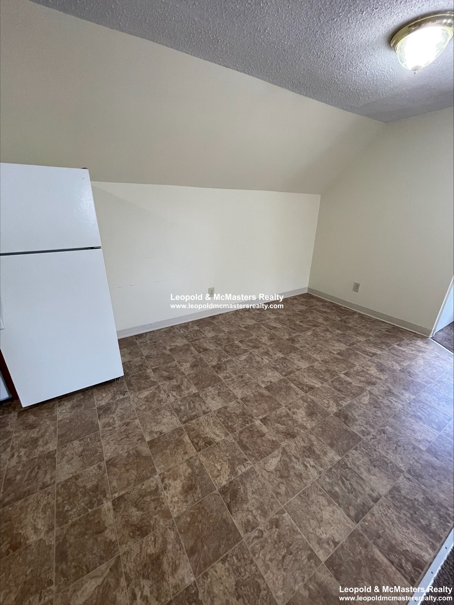 80 Robbins St, South Side