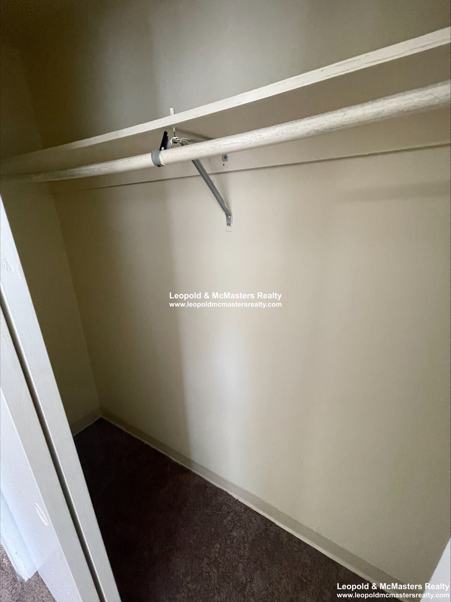 80 Robbins St, South Side