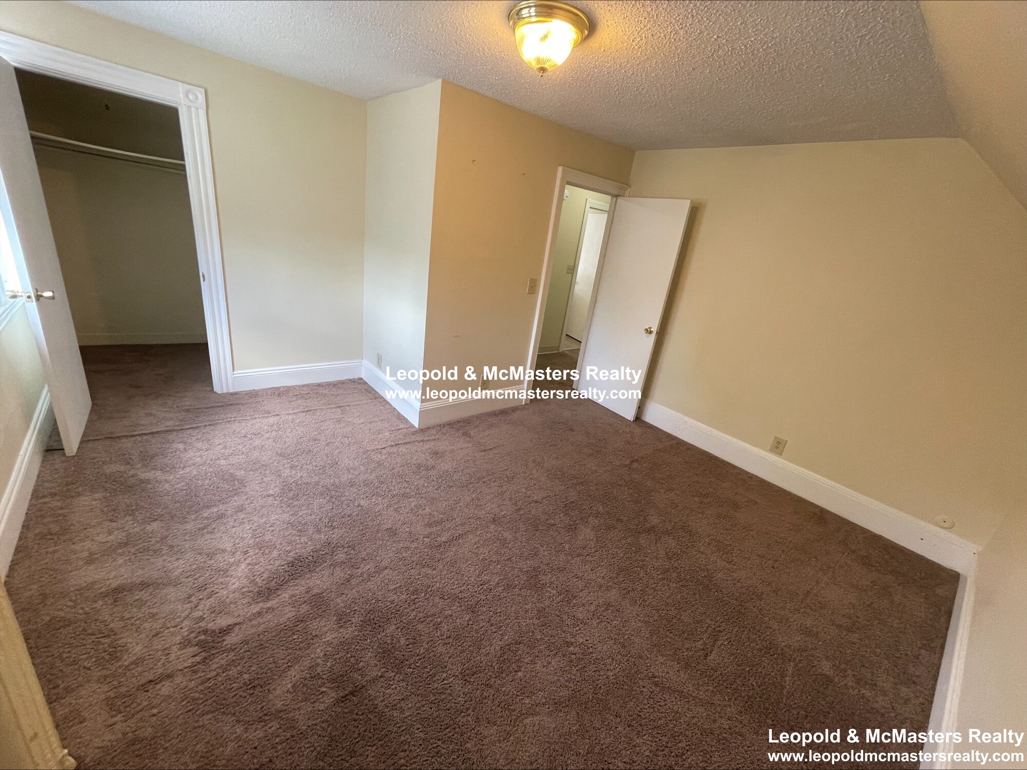 80 Robbins St, South Side