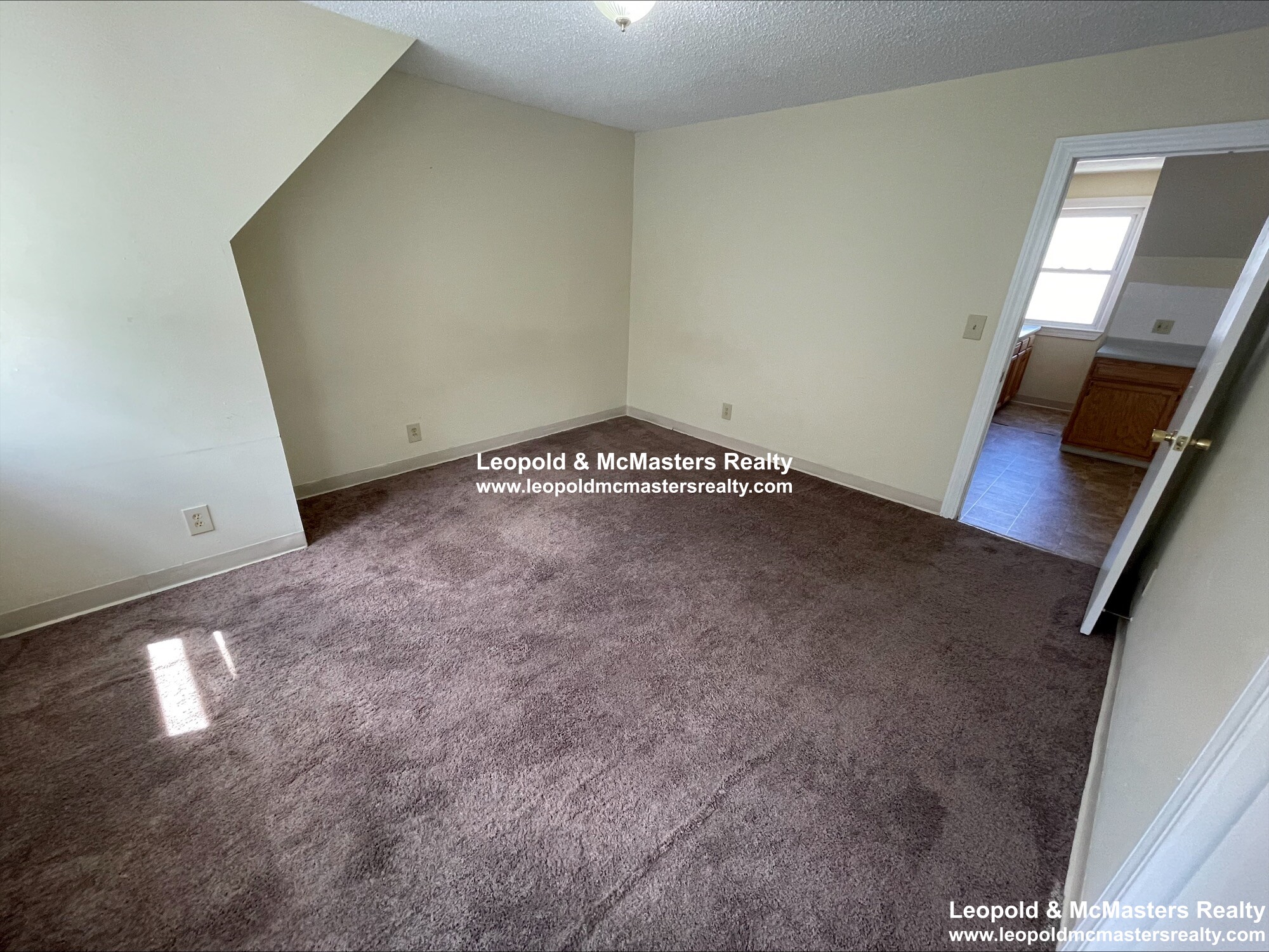 80 Robbins St, South Side