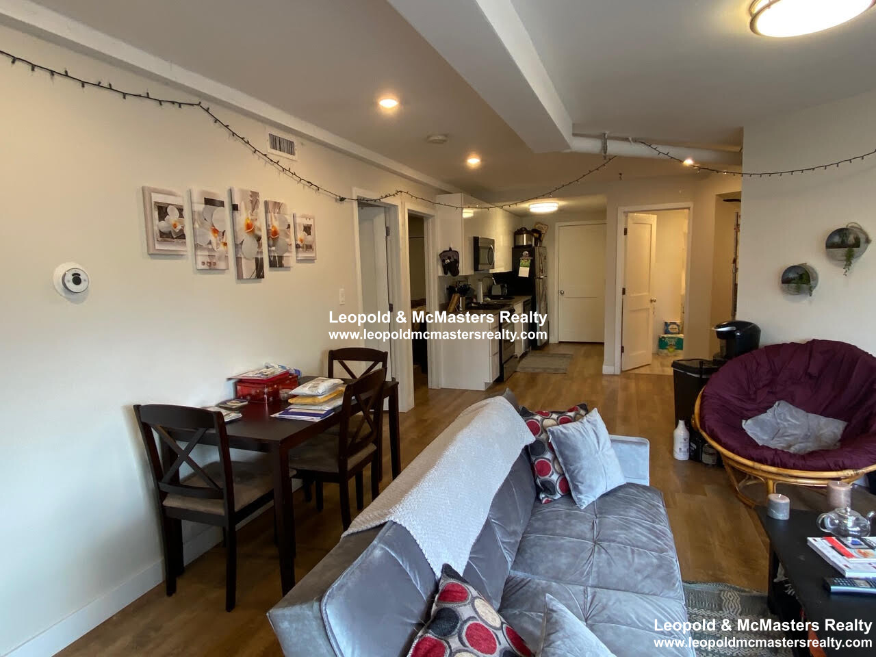 25 Webster Ave, Ward Two