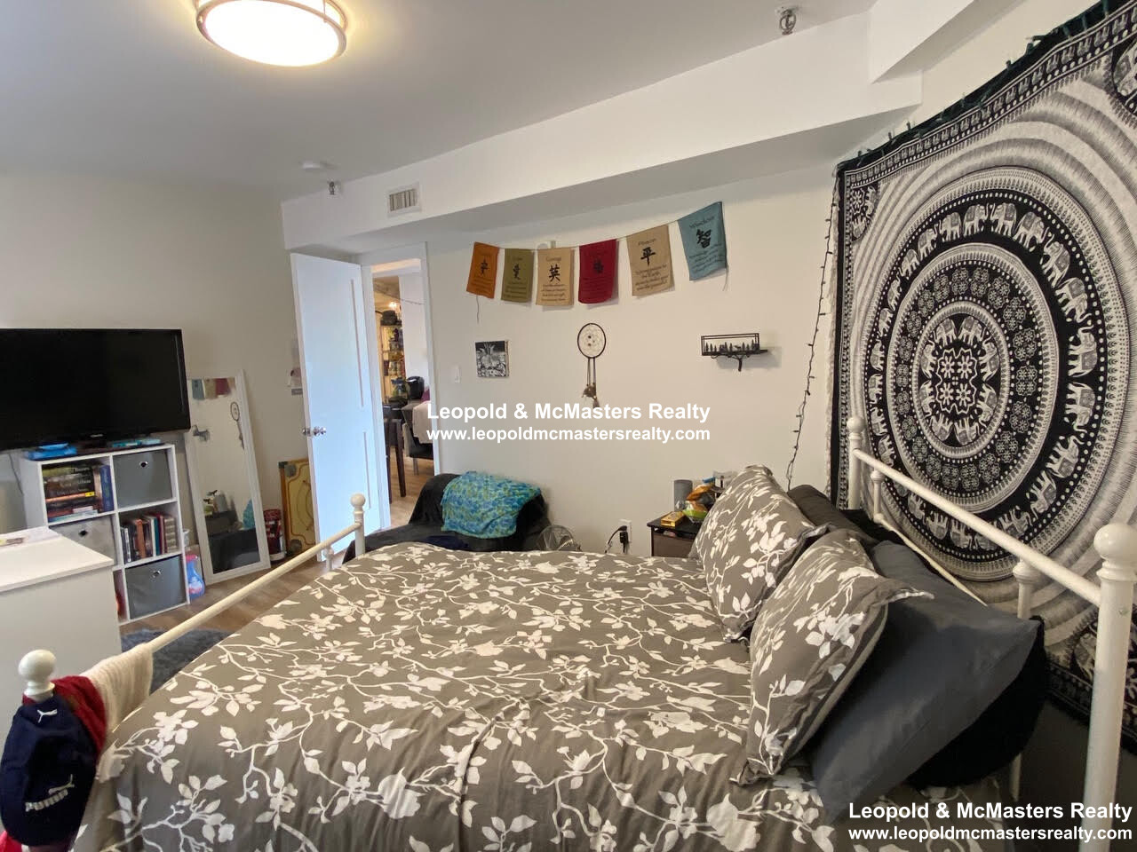 25 Webster Ave, Ward Two