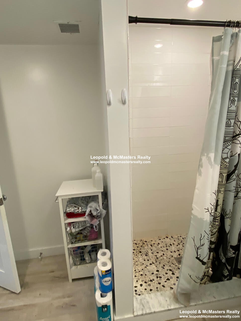 25 Webster Ave, Ward Two