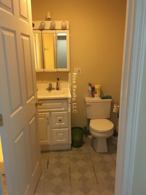 4 bed, 2 bath apartment for rent at 31 Wade St Unit Right, Brighton — photo 12 of 15