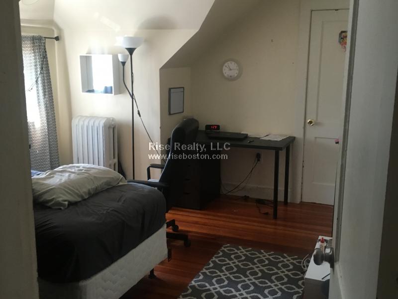 5 bed, 2 bath apartment for rent at 24 Crosby Rd, Newton — photo 13 of 17