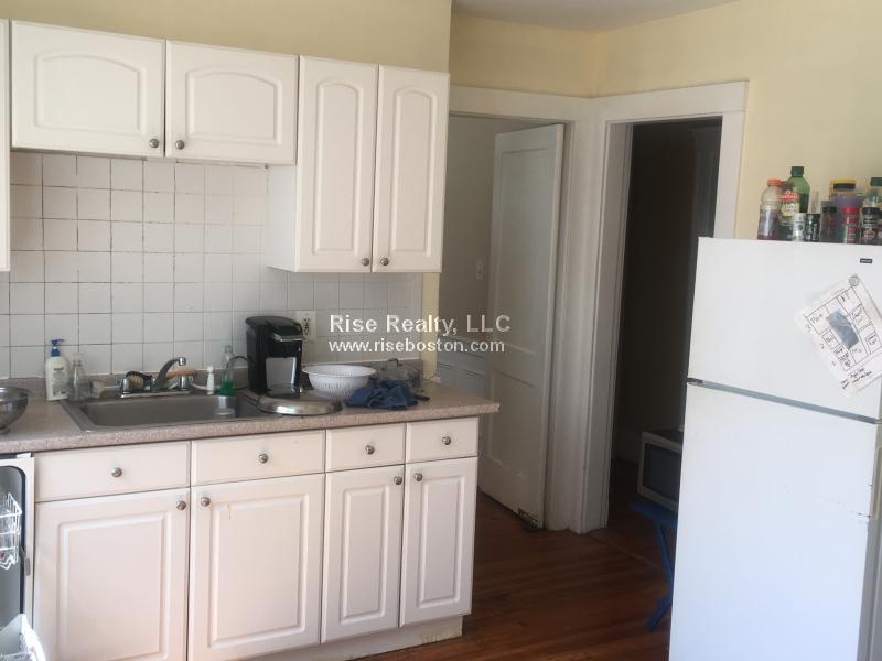 6 bed, 2 bath apartment for rent at 22 Crosby Rd, Newton — photo 2 of 14