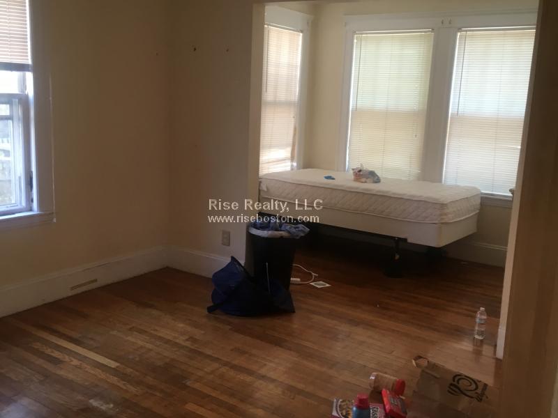 6 bed, 2 bath apartment for rent at 22 Crosby Rd, Newton — photo 11 of 14