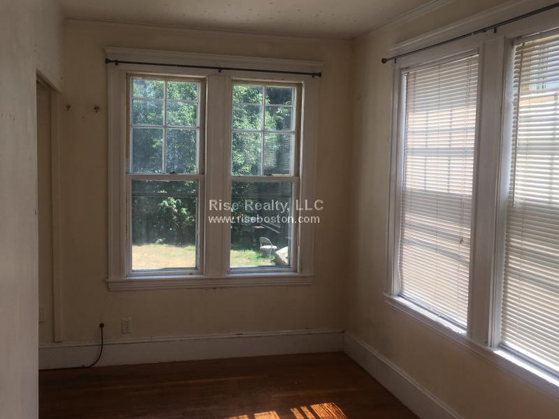 6 bed, 2 bath apartment for rent at 22 Crosby Rd, Newton — photo 13 of 14