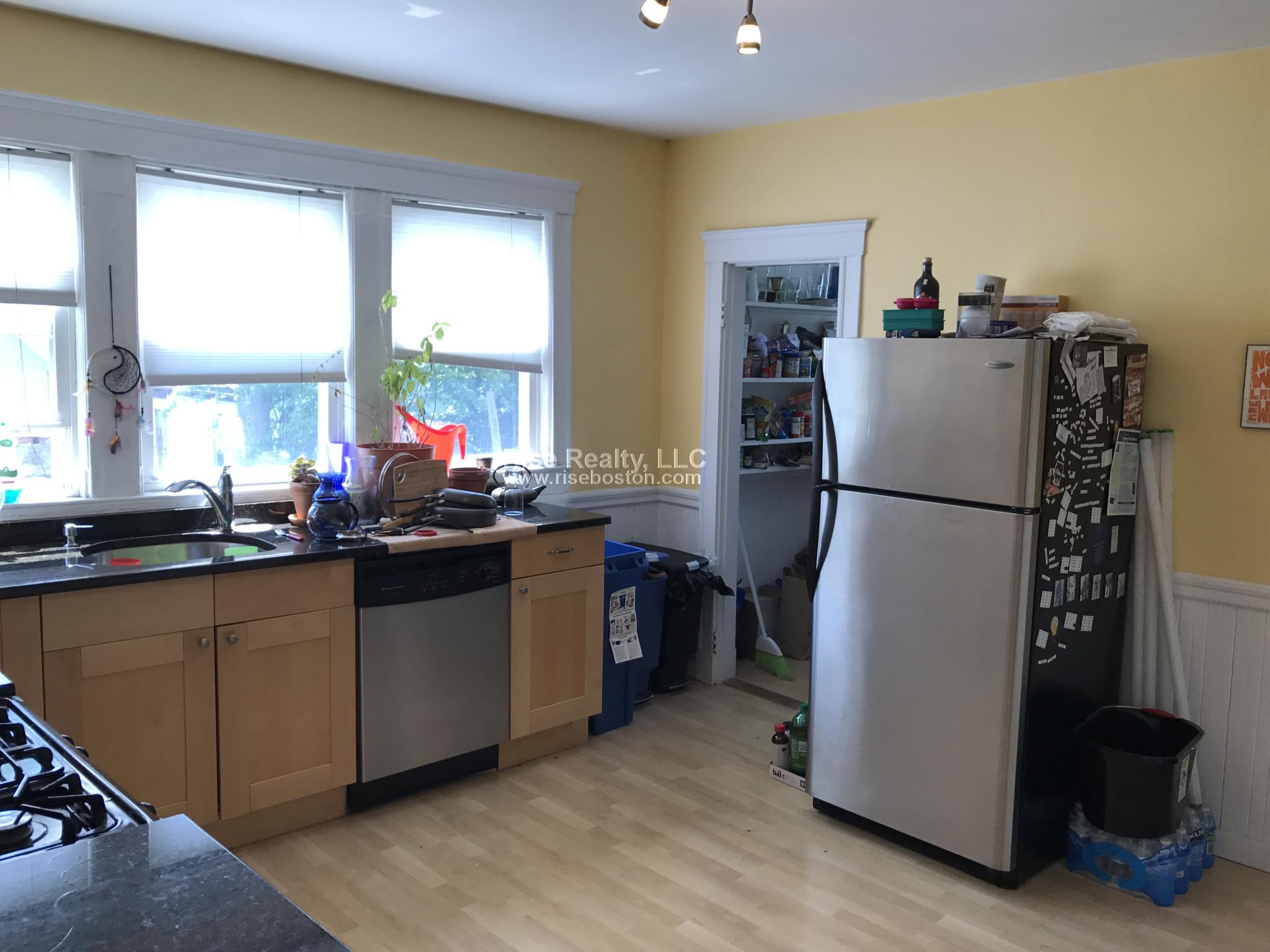3 bed, 1 bath apartment for rent at 52 Dimick, Somerville — photo 2 of 10