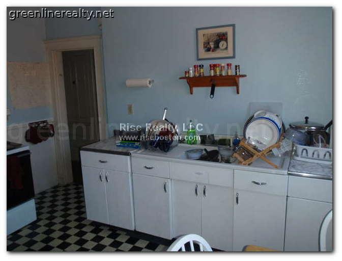 3 bed, 1 bath apartment for rent at 35 Claflin Rd Unit 2, Brookline — photo 1 of 5