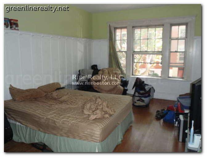 3 bed, 1 bath apartment for rent at 35 Claflin Rd Unit 2, Brookline — photo 5 of 5