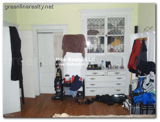 3 bed, 1 bath apartment for rent at 35 Claflin Rd Unit 2, Brookline — photo 3 of 5