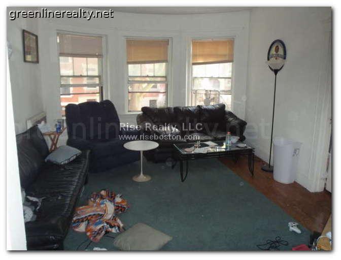 3 bed, 1 bath apartment for rent at 35 Claflin Rd Unit 2, Brookline — photo 4 of 5