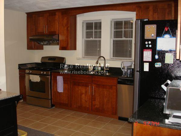 3 bed, 1 bath apartment for rent at 26 Radnor Rd Unit 2, Brighton — photo 4 of 9