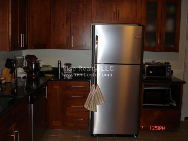 3 bed, 1 bath apartment for rent at 26 Radnor Rd Unit 2, Brighton — photo 2 of 9