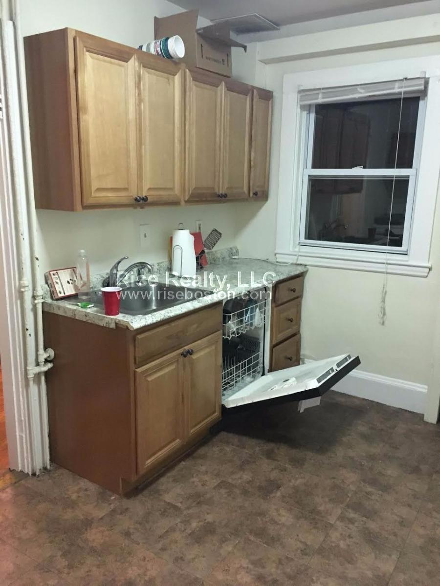 3 bed, 1 bath apartment for rent at 43 South St Unit 2, Brighton — photo 5 of 5