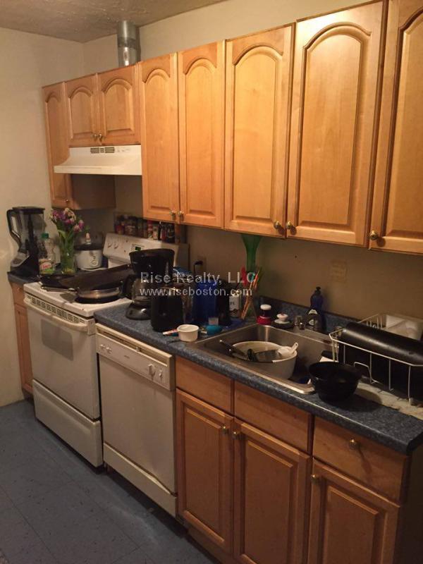 4 bed, 1 bath apartment for rent at 2 Shepherd Ave Unit 2, Mission Hill — photo 7 of 11