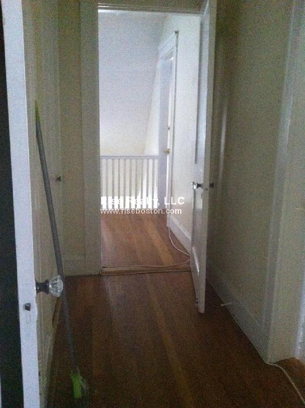 5 bed, 2 bath apartment for rent at 32 Gerald Rd Unit 2, Brighton — photo 13 of 18