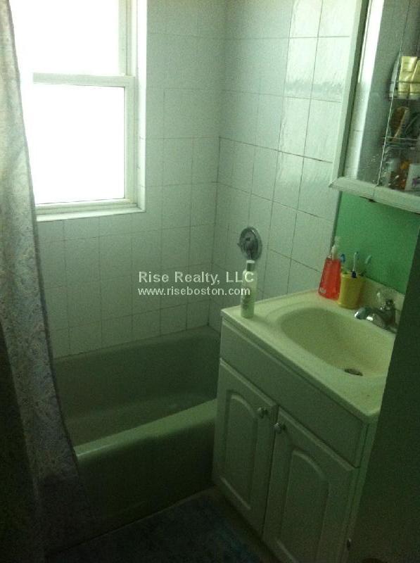 5 bed, 2 bath apartment for rent at 32 Gerald Rd Unit 2, Brighton — photo 5 of 18