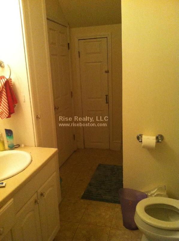 5 bed, 2 bath apartment for rent at 32 Gerald Rd Unit 2, Brighton — photo 16 of 18