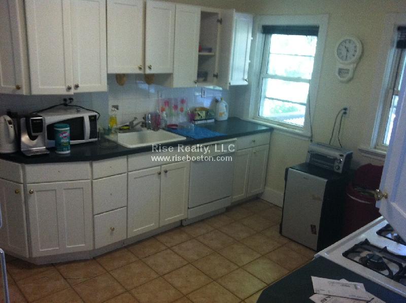 5 bed, 2 bath apartment for rent at 32 Gerald Rd Unit 2, Brighton — photo 11 of 18