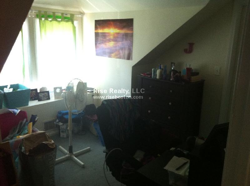 5 bed, 2 bath apartment for rent at 32 Gerald Rd Unit 2, Brighton — photo 14 of 18