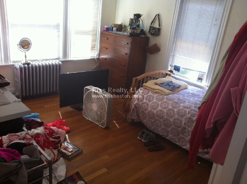 5 bed, 2 bath apartment for rent at 32 Gerald Rd Unit 2, Brighton — photo 17 of 18