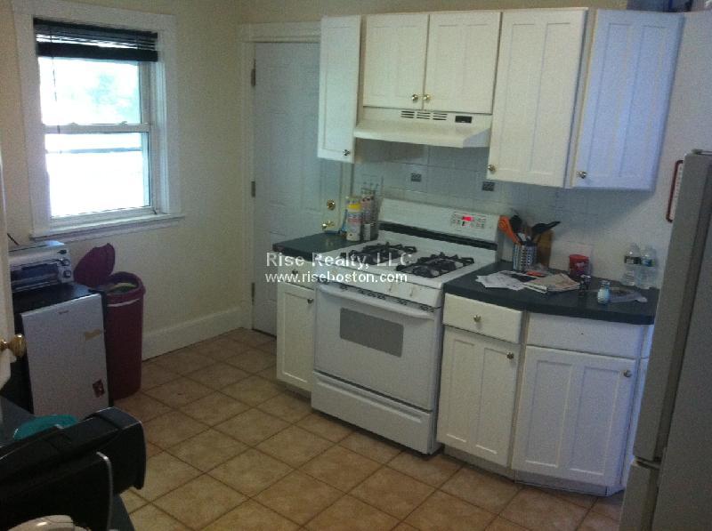 5 bed, 2 bath apartment for rent at 32 Gerald Rd Unit 2, Brighton — photo 2 of 18