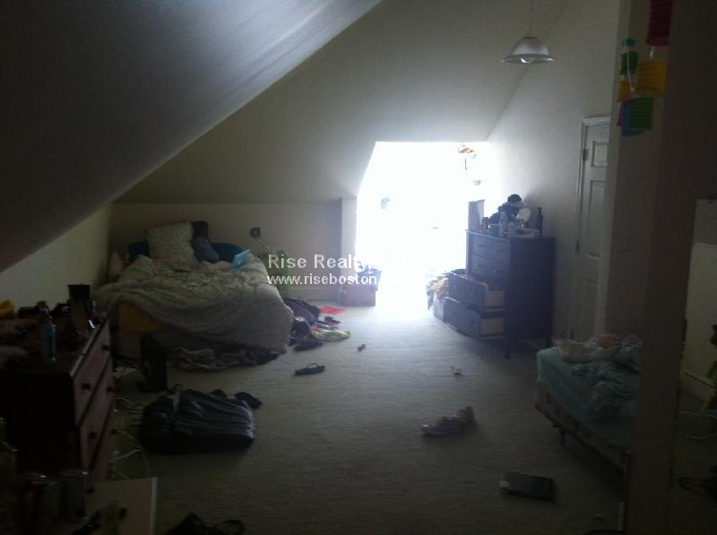 5 bed, 2 bath apartment for rent at 32 Gerald Rd Unit 2, Brighton — photo 15 of 18